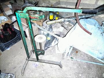 Tappatrice a leva Mondial per tappi in sughero