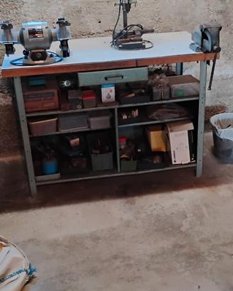 Banco di lavoro attrezzato