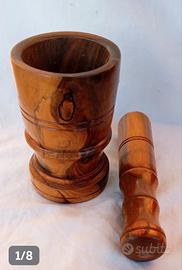 Mortaio in legno d'ulivo tornito a mano 