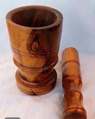 Mortaio in legno d'ulivo tornito a mano 