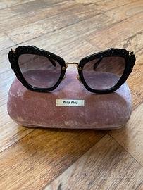 Miu Miu Occhiali da Sole Cat-Eye Nero Cristalli
