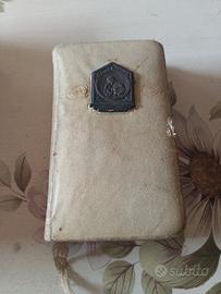 Libretto di preghiere (o messale) tascabile.