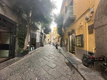 NEGOZIO A NAPOLI