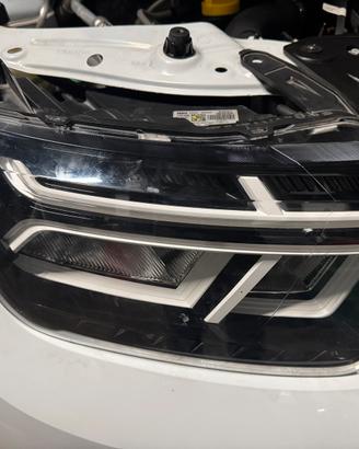 Fanale faro anteriore destro dx Dacia Duster