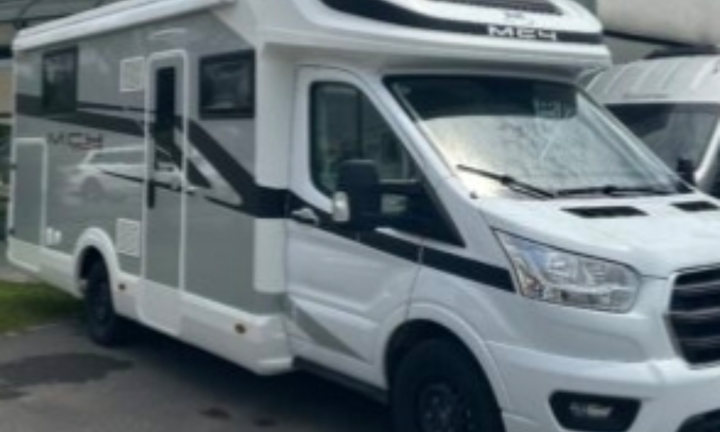 Camper semintegrale MCLouis 381 motorizzato Ford