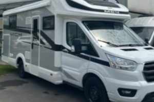 Camper semintegrale MCLouis 381 motorizzato Ford