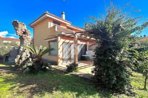 VILLA A SCHIERA A LADISPOLI