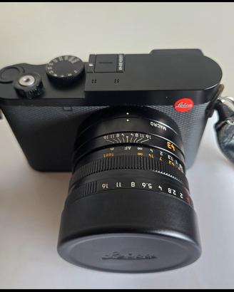 Leica Q343 gennaio 2026 come nuova più accessori