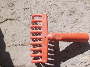 rastrello per raccolta olive