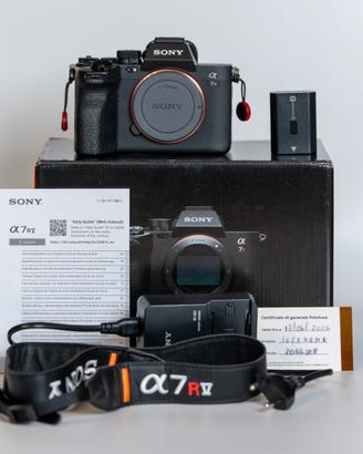 Sony A7R V  + pellicola protettiva display + ganci