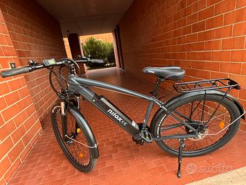 Bici con pedalata assistita