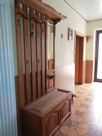 Appendiabiti con cassapanca 