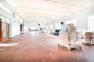 MAGAZZINO A MONTE URANO