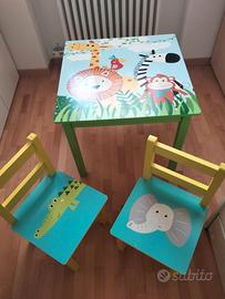 Tavolino bambini Livarno con 2 sedie + pouf
