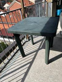 Tavolo da giardino quadrato in plastica