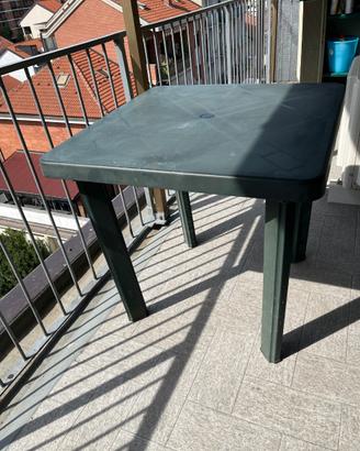 Tavolo da giardino quadrato in plastica