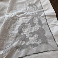 Lenzuolo matrimoniale ricamato