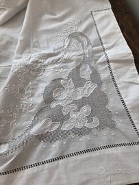 Lenzuolo matrimoniale ricamato