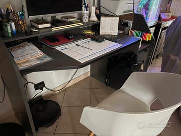 Scrivania professionale