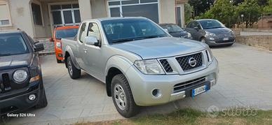 Nissan Navara 2.5 dCi King Cab LE