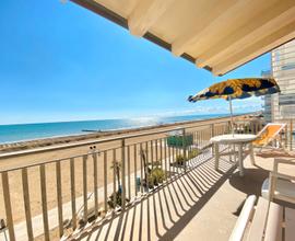 Fronte mare 2 camere stupenda terrazza