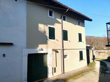 CASA DI TESTA TRICAMERE - posizione centrale e ...