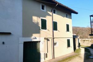 CASA DI TESTA TRICAMERE - posizione centrale e ...