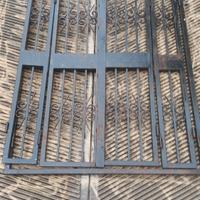 2 finestre apribili in ferro 119 x 150 cm 