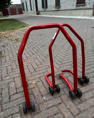 Piedistalli universali per moto