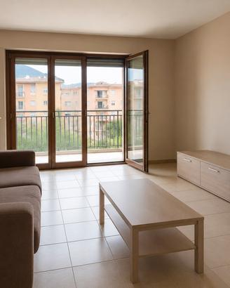 Trilocale con garage in zona Lago