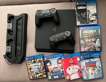 PS4 Slim 500GB Immacolata + 2 Controller + Giochi