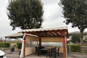 Gazebo con tende elettriche