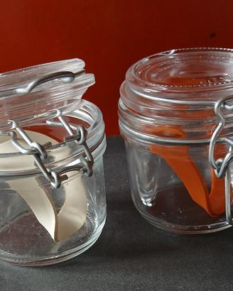 Due piccoli barattolino in vetro chiusura  ermetic
