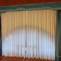 Tenda blu senza tenda bianca