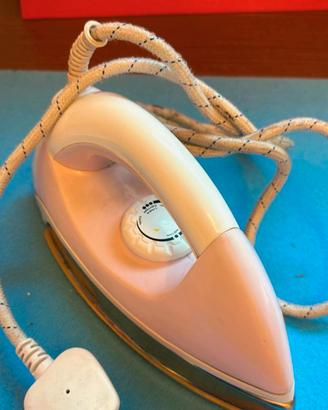 Ferro da stiro elettrico 1000W – lightweight & por