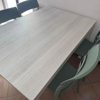 Tavolo allungabile e sedie