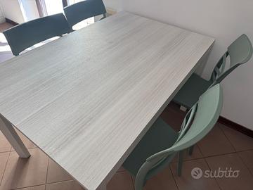 Tavolo allungabile e sedie