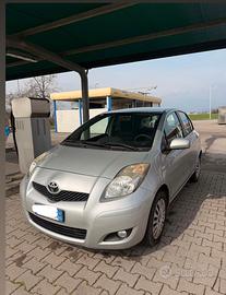 Neopatentati TOYOTA YARIS 1.3 Benzina 74 Kw
