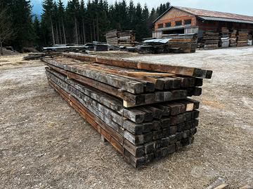 Travi vecchi antichi