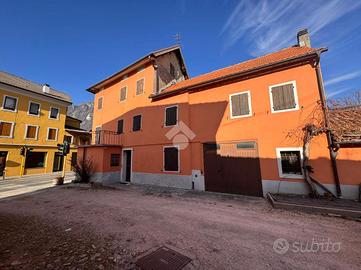 CASA SEMINDIPENDENTE A PONTE NELLE ALPI