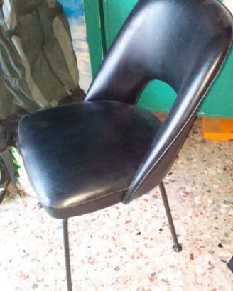 poltroncine in pelle nera e acciaio
