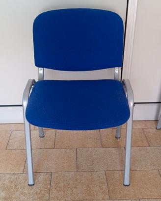 Tre sedie come quella in foto