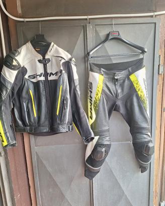 giacca pelle e pantaloni moto