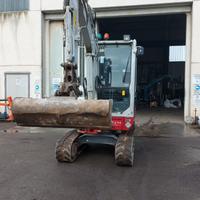 Miniescavatore cingolato takeuchi tb 230