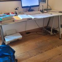 Scrivania Galant con vano porta PC