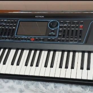 ketron sd9 pro , 76 Tasti. 