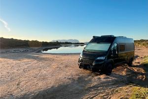 Camper Van Tourne Mobil 6.0 Black Edition Adventur
