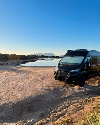 Camper Van Tourne Mobil 6.0 Black Edition Adventur