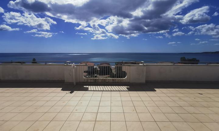 Montepaone lido - v. aldo moro attico