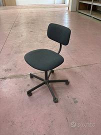 Sedia girevole da ufficio in tessuto grigio